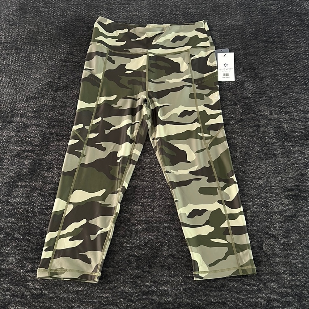Large Nine West cropped leggings